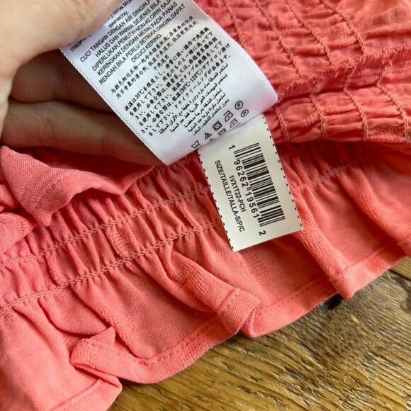 BCBGeneration Small Coral Pink Cropped Smocked Blouse Top Square Neck NWT New - Picture 10 of 10